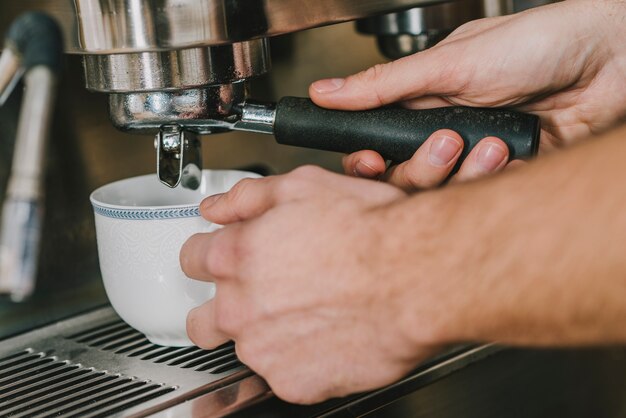 Jak prawidłowo dbać o ekspres ciśnieniowy, aby służył przez lata